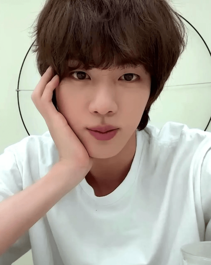 涙が止まらない」兵役中のBTS・JINから届いた“86秒メッセージ”に反響