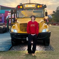 「なんなん可愛すぎ」東方神起ユンホ、バズり中の「ポケモンダンス」で魅了 キレキレ“腰クイッ”にファン悶絶