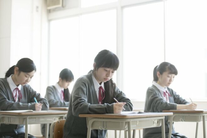 シーズン本番！中学受験、第一志望の合格率は「3割」我が子が落ちた時の接し方とは？専門家「子どもは親の反応を見て、それを自身の態度に反映させる」の画像