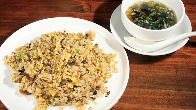 【千葉・北柏】四川料理店で味わう“芽菜炒飯”　「麺AKIBA」の辛味とうま味が広がる一皿の画像