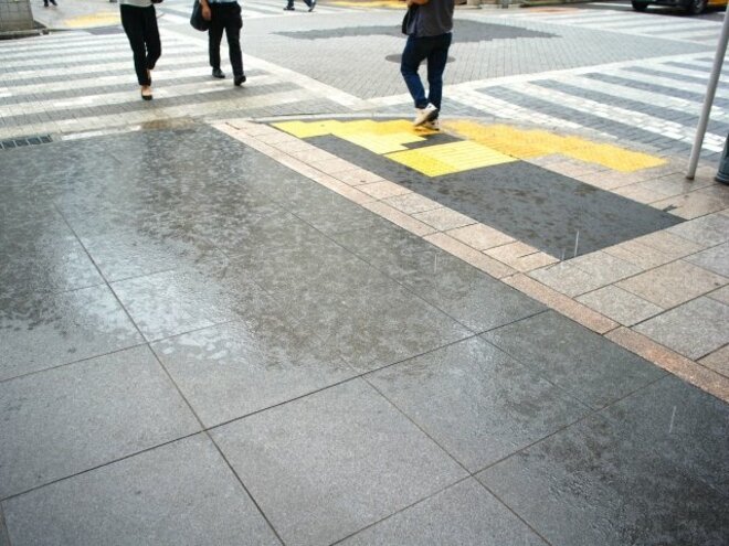 夏に頻発するゲリラ豪雨で台無しになることも、10～30代女子が「夏デートでがっかりしたこと」【第4位以下】の画像