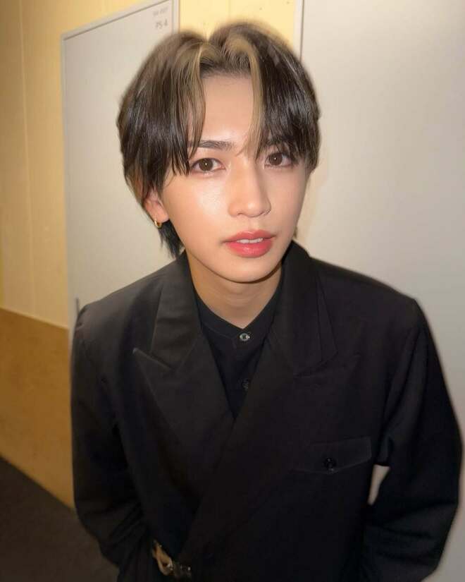「かわいい顔して…」元キンプリ岩橋玄樹の変身企画が沸騰　巻き髪ロング＆腕のタトゥー姿「美少女すぎ」の画像