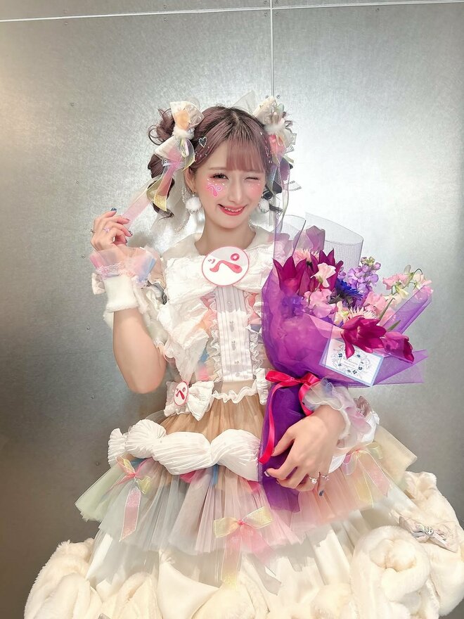 しなこ、黒ミニワンピで“スラリ脚”「すっごい痩せたね」23キロ減＆大手術も明かした努力家の素顔の画像
