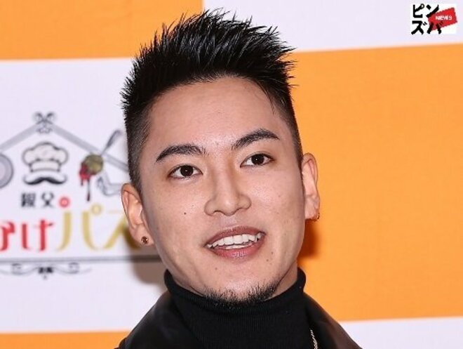 「食べ方がきれいなんよね」三山凌輝、黒メガネ＆あごひげ姿で豪快もぐもぐ…印象一変の開業パスタ店動画が沸騰の画像