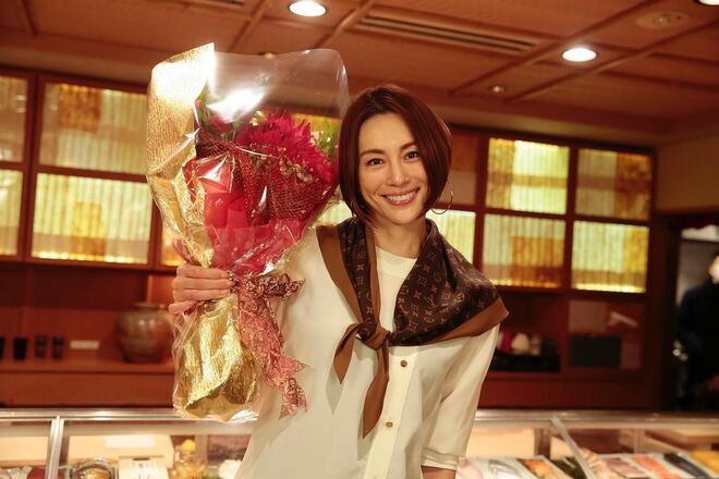 米倉涼子、車椅子生活「運動機能障害」から復活も「連ドラ引退説」に現実味!?“2年に1度”10月放送・テレビ朝日『ドクターX』枠に「菅野美穂主演作」内定の不穏展開！の画像