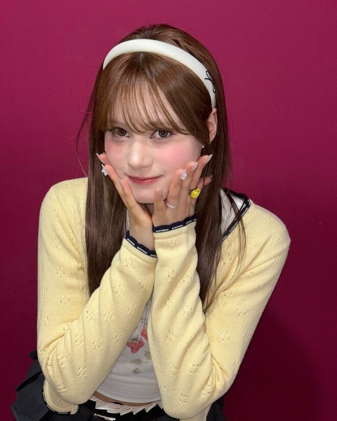 「敵無しのビジュアル」NiziU・ニナ、ベレー帽姿のキュートなちゅん顔が沸騰「いい意味でオンニ感」の画像