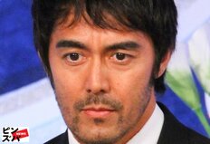 阿部寛『キャスター』のん出演回を最後に“数字急落”懸念　正義をうたえない報道ドラマと「エンタメ路線」日曜劇場の相性の悪さ