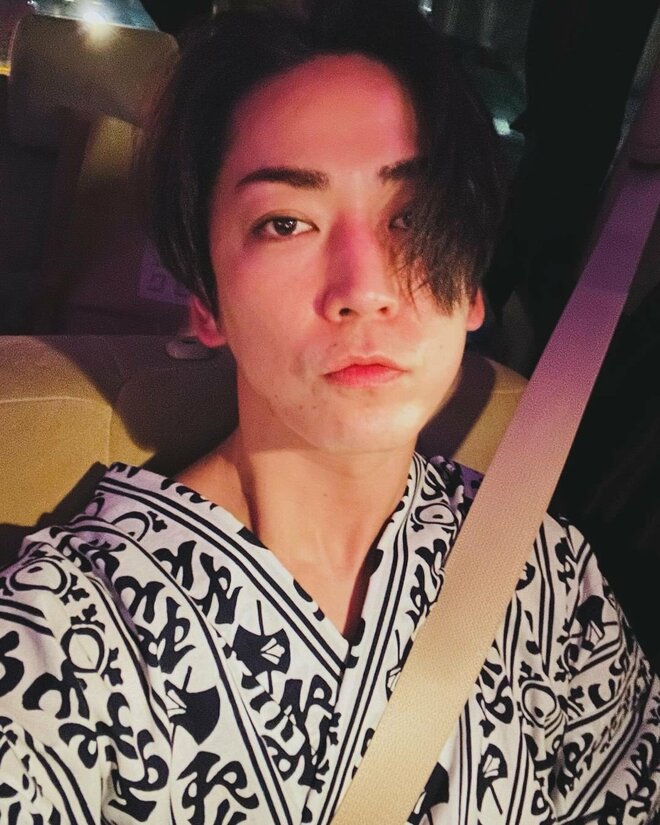 「どこの女優かと」KAT-TUN亀梨和也、超ツヤ美肌ドアップの美容誌『MAQUIA』アザーカットに反響「暴力的な美しさ」の画像