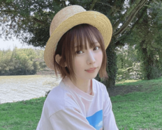 「顔ちっさ!!」えなこ、秋葉原ホコ天にお忍び降臨！モノトーン私服姿でもオーラ全開「マスク越しでも美人ってわかる」