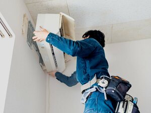エアコンを室内に設置する業者