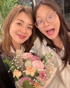 「なんて美しいの」BIGBANG・G-DRAGONの隣には…成長したSHIHOの13歳娘との“再会”が沸騰「ガチ泣きそう」