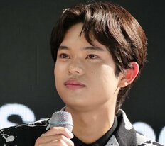 「手が綺麗すぎるのよ」『国宝』出演・黒川想矢15歳、タトゥーから一転“白エプロン蕎麦打ち”姿で魅了