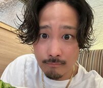 「ほんとの兄弟みたい」WEST.桐山照史＆木村昴、密着ピザパショットにファン歓喜「最高のツーショット」