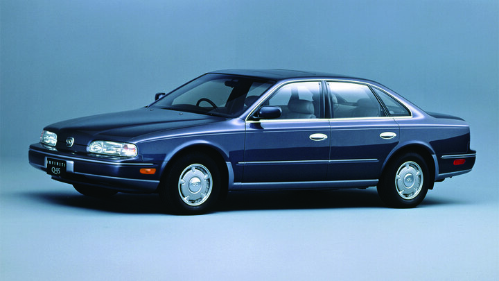 日産「インフィニティQ45」セルシオ最大のライバルだった革新の高級セダンを振り返る《国産名車クロニクル》 