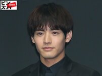 「ものすごい衝撃」赤楚衛二、眼光鋭い‟ヒゲづら近影”がまるで別人！「いったい、幾つのお顔をもってるの！」