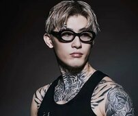 朝倉未来をKOした全身タトゥーびっしり平本蓮、意外な“タトゥーの痛み”告白と美人妻とのラブラブショット