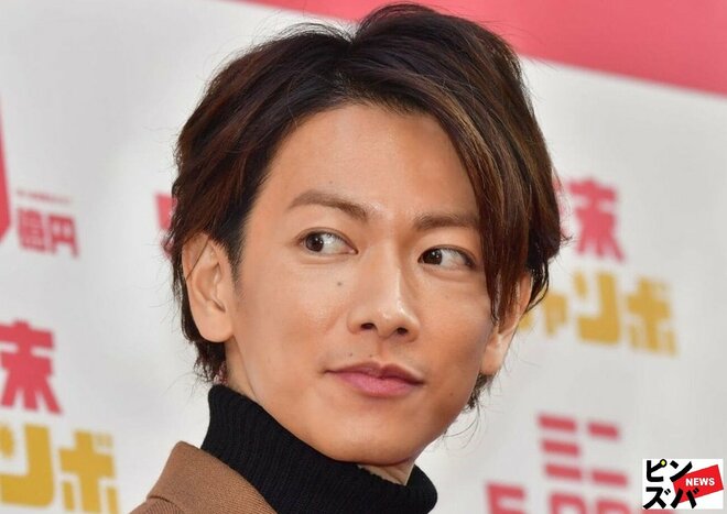 「顔綺麗すぎる」佐藤健、“マイクキス”寸前の爆イケ歌唱姿が沸騰　ワンオクTakaとの“コラボ”に「最高にエモい」の画像