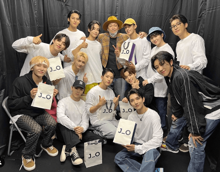 ついに再販開始！】 SEVENTEEN 大阪会場限定トレカ follow｜K