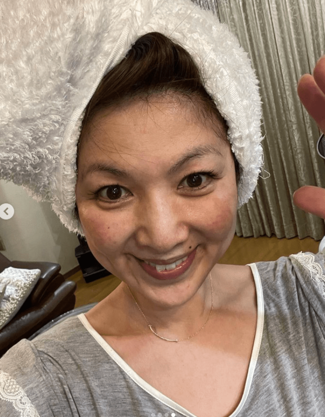 「ほんと美人姉妹」飯島直子、そっくり姉の顔出しショット公開！「顔ちっちゃい」の画像