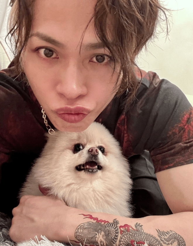 「彼女かな？」KAT-TUN上田竜也“プラべ密着ショット＆意外な交友関係”に悲鳴！の画像