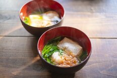 10～30代男女に大調査！【あなたのお家のお雑煮を教えて】四角い餅派、丸餅派、多かったのは？