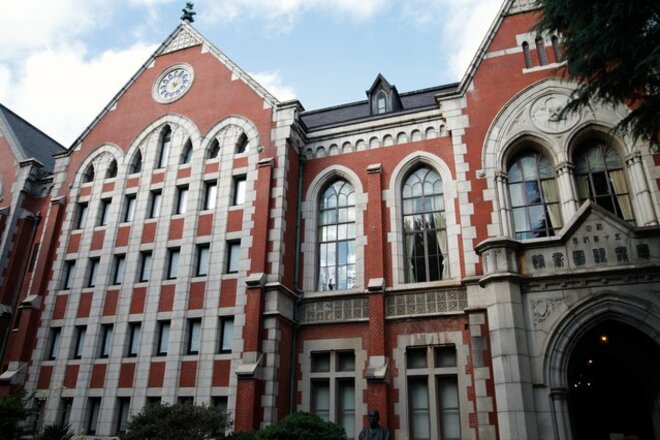 慶應大学が発表「女子新入学生向け」の食事支援が物議 “貧困男子学生は切り捨て”の声噴出…専門家からも疑問の声の画像