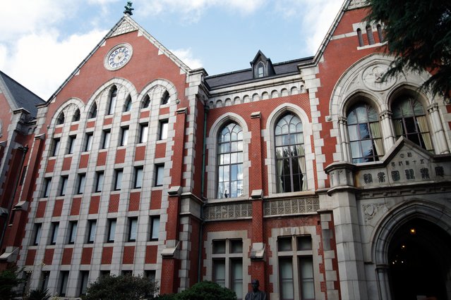女子　新入 慶應大学が発表「女子新入学生向け」の食事支援が物議 “貧困男子学生は切り捨て”の声噴出…専門家からも疑問の声｜概要｜ニュース｜ピンズバNEWS