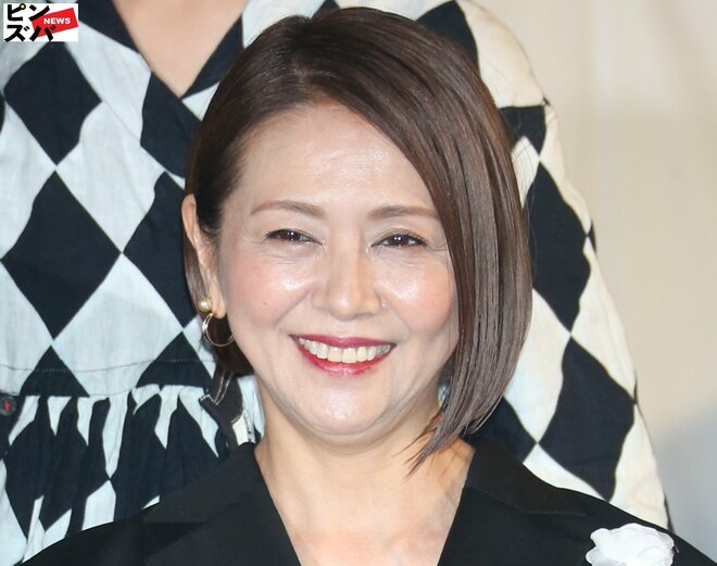 「これは、すごい」小泉今日子、あざとかわいい“猫耳＆赤リップ姿”でちゅん顔を披露「素敵すぎる」の画像