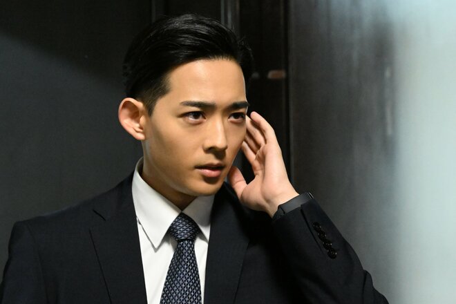 【VIVANT考察】「裏切り者」竜星涼・新庄が“主人公の周辺人物”と結託か　前作にもあった疑惑の場面の画像