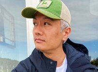 押尾学氏“タトゥーお腹”に釘付け！激変ガチムチ体型で子どもを抱っこする姿がまるで別人