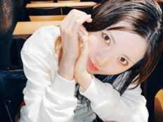 「34.4キロに激やせ」元AKB48岡田奈々、骨骨しい手に顔面激変も?最新ショットに「たくさん食べて!」「とても心配です」の声