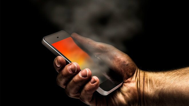 スマホ熱中症の正しい冷やし方は？NG行動と対処法を修理のプロが解説の画像