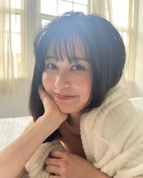 「きれいなお姉さん」ミセス若井滉斗とお泊り報道グラドル、水着姿とのギャップがすごいレイヤーカット＆カジュアル私服姿に反響「大人っぽくなってる感じ」