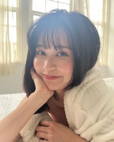 「きれいなお姉さん」ミセス若井滉斗とお泊り報道グラドル、水着姿とのギャップがすごいレイヤーカット＆カジュアル私服姿に反響「大人っぽくなってる感じ」