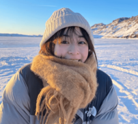 「やめて、気絶してまう」森七菜、“黒ぶちメガネ＆ヘッドホン姿”の彼女感あふれる自然体ショットにキュン死するファン続出！「銀河一可愛いです」