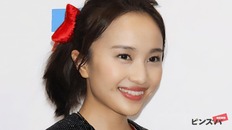 「布少ない」「おなかしまってぇー」百田夏菜子、がっつり“肌見せドレス”姿披露にファン騒然