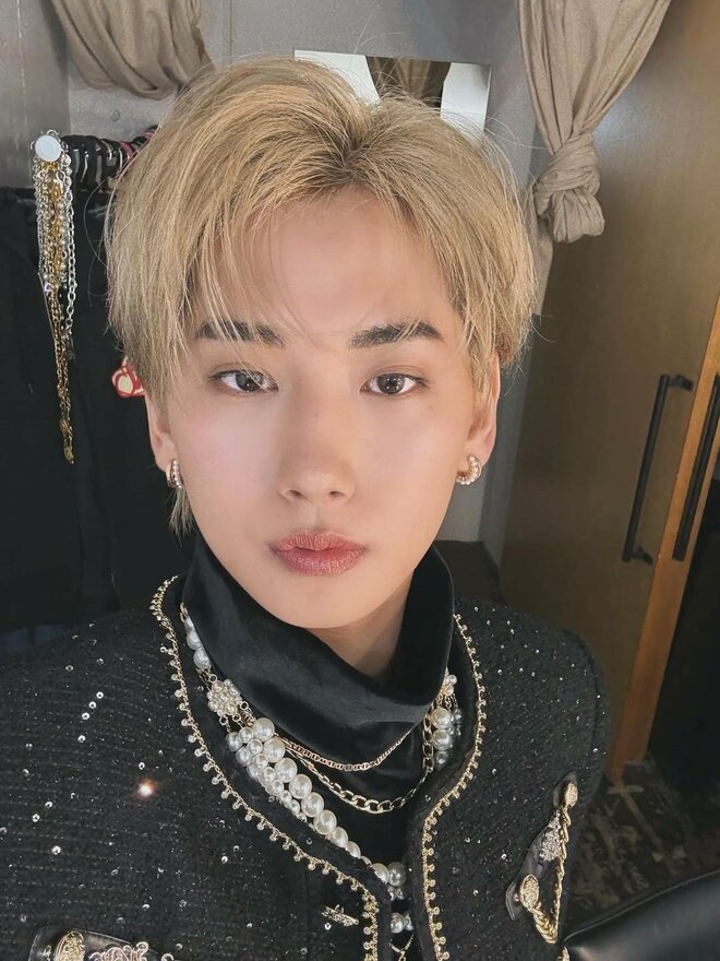 『タイプロ』元候補生・鈴木凌、「透明感やば」爆イケ初表紙が沸騰のウラで…「ずっとバックが謎」高まるファンの不安の画像