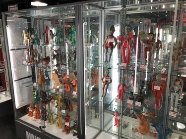 昭和のゆる～い「レトロソフビ」が大高騰中!!「890万円」もする怪獣