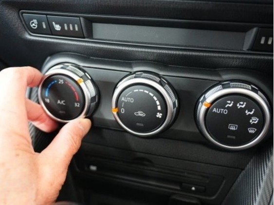 車内温度を下げる｢A/C｣ボタン