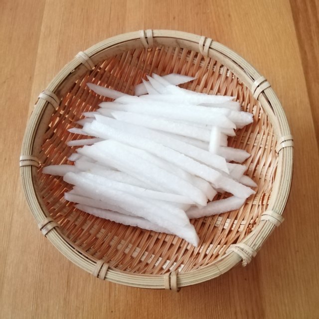 冷めてもおいしい大根より人気なのは？10～30代男女が「好きな味噌汁の具」【第5位以下】の画像