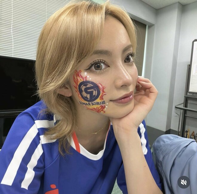 「可哀想」W杯現地観戦で炎上の美女インフルエンサーに“FIFA公認美女”が同情  明かした“バズの代償”の画像
