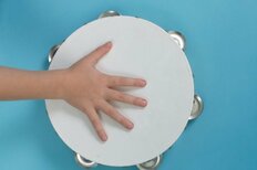 「タンバリン」「体育の日」「肌色」…いつの間にか呼び名が変わったもの5選