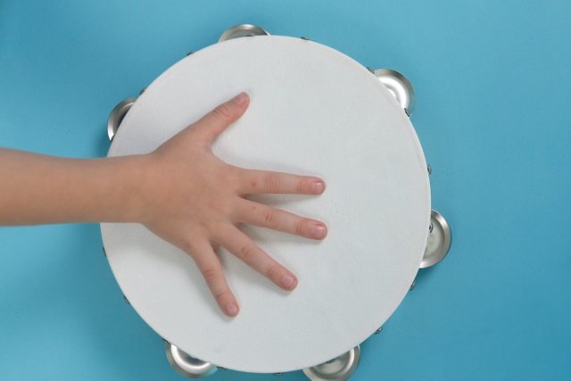 「タンバリン」「体育の日」「肌色」…いつの間にか呼び名が変わったもの5選の画像