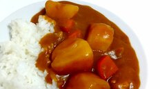 コクの出るソースを超えて選ばれたのはまさかのスイーツ！10～30代男女が選ぶ「カレーの“隠し味”」【トップ3】