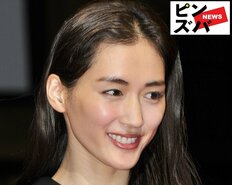 【上半身全開CMが話題】綾瀬はるか、“出ない女優”が選んだNHKドラマ『ひとりでしにたい』が「攻めすぎ」沸騰の最終回