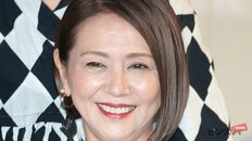 休養中の小泉今日子、シミやシワも隠さないすっぴんふうの自然体姿に反響「白髪混じりのキョンキョン」「素敵な年の取り方」