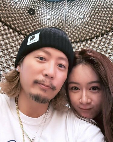 元EXILE・黒木啓司、幸せ溢れる家族ショット公開 愛息の赤いおでこには「どうしちゃった？」「元気な証拠」｜ニュース｜ピンズバNEWS