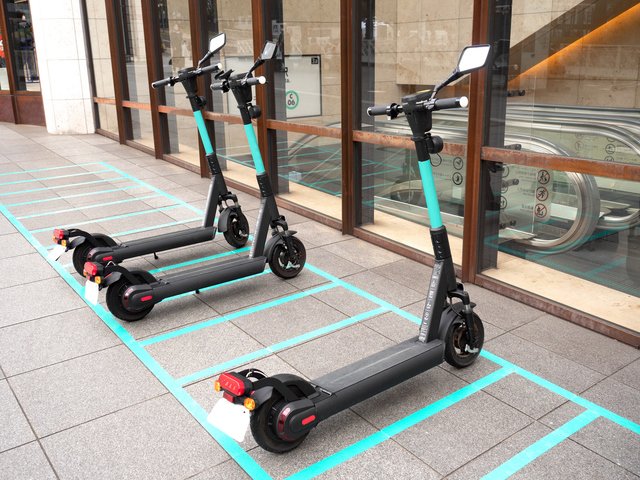 死亡事故勃発!!急増する電動キックボード関連の検挙数！「見かけたらあらゆる最悪な事態を予見する」タクシードライバーも戦々恐々の「超キケン実態」の画像