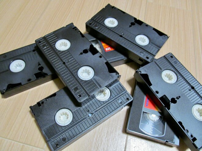 VHSテープ、原付バイク、紙ストロー、LINEPay…2025年で消える意外な物＆サービス６選の画像