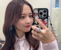 「腹立つけどクソ可愛い」森香澄、あざとさ満点“太もも露わな布団くるまりショット”が破壊力大